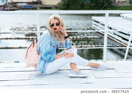 Blonde woman with a bag 36657420