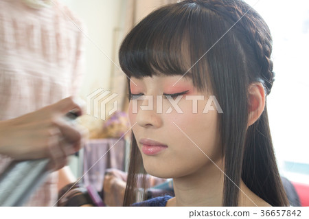 美女剪頭髮 36657842