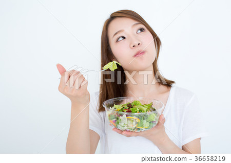 Woman diet 36658219