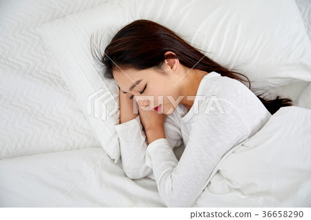 Twenties woman sleeping Twenties woman sleeping 36658290
