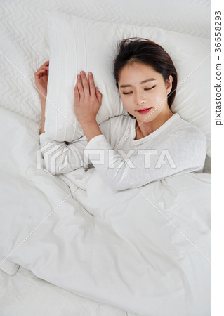 Twenties woman sleeping 36658293