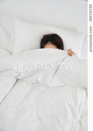Twenties woman sleeping 36658299