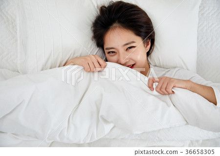 Twenties woman sleeping Twenties woman sleeping 36658305