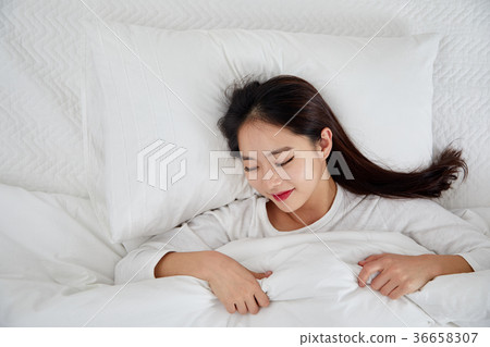 二十多歲女人睡覺 二十多歲女人睡覺 36658307