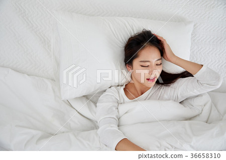 Twenties woman sleeping Twenties woman sleeping 36658310