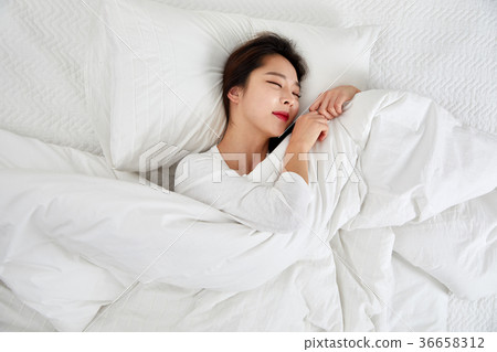 二十多歲女人睡覺 36658312