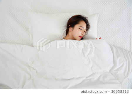 二十多歲女人睡覺 二十多歲女人睡覺 36658313