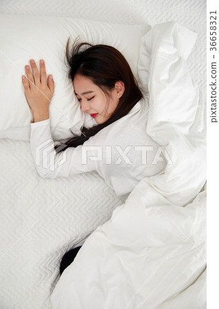 二十多歲女人睡覺 36658321