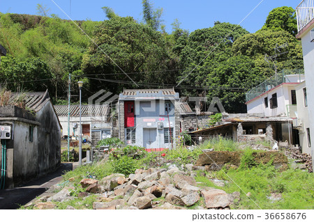 Lamma Island is the third largest island in HK Lamma Island is the third largest island in HK 36658676