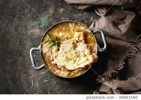 Traditional onion soup Traditional onion soup 36663560