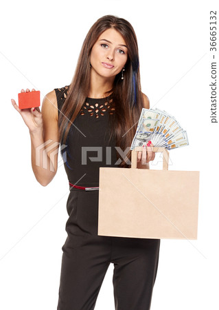 Cash or credit card payment choice. 36665132