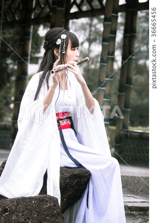 古裝美女演奏笛子 36665456