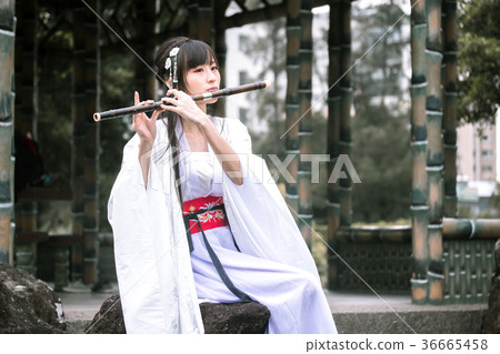 古裝美女演奏笛子 36665458