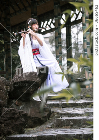 老式美女玩鑷子,中國 老式美女玩鑷子,中國 36665462