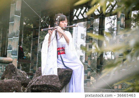 老式美女玩鑷子，中國 36665463