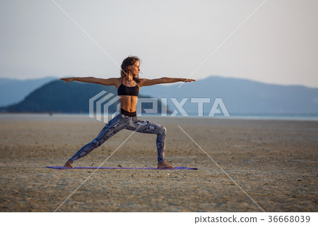 Beautiful girl practicing yoga 36668039
