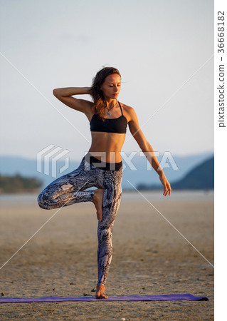 Beautiful girl practicing yoga Beautiful girl practicing yoga 36668182