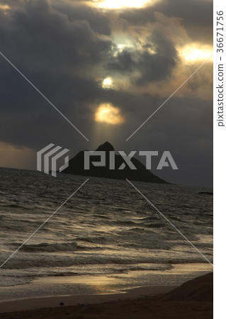 Mysterious sight at Hawaii Lanikai beach 36671756