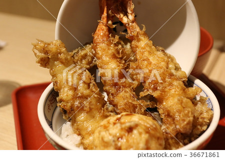 Bowl of rice and fried fish 36671861