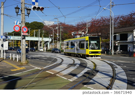 November Toden Arakawa Line 07 Asukayama Station curve November Toden Arakawa Line 07 Asukayama Station curve 36671940
