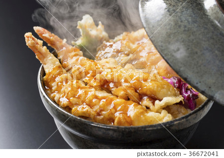 Bowl of rice and fried fish 36672041