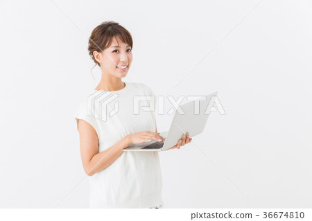 看電腦的女人 看電腦的女人 36674810