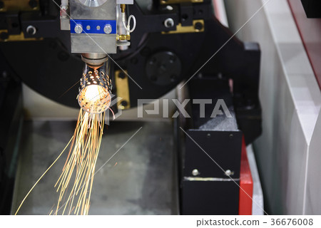 The laser cutting machine  36676008