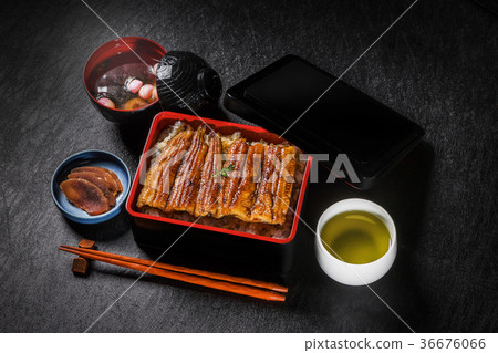 Tokujo Unagi Shige Deluxe grilled eel and rice in lacquered box Tokujo Unagi Shige Deluxe grilled eel and rice in lacquered box 36676066