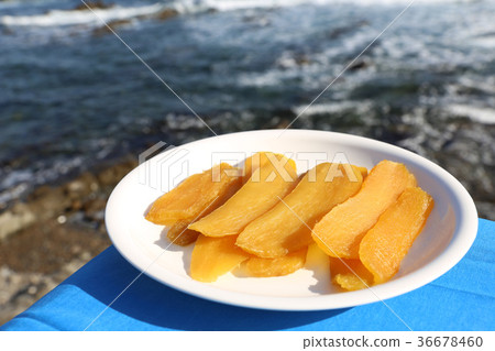 Ibaraki dried apricot Background is the Amagasaki coast of Hitachinaka city, Ibaraki prefecture Ibaraki dried apricot Background is the Amagasaki coast of Hitachinaka city, Ibaraki prefecture 36678460