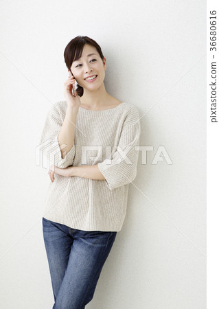 在電話裡的女人 36680616