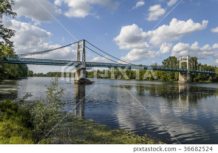 Bridge over the river Garonne to reach Auvillar 36682524