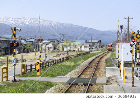 Snowy mountain and local line Snowy mountain and local line 36684932