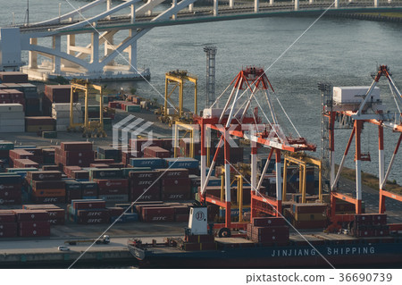 Osaka harbor 36690739