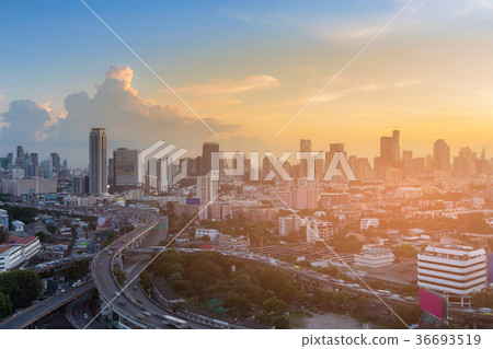 Office building and city road interchanged  36693519