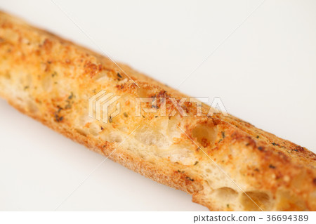 大蒜多士法國麵包白色背景 36694389