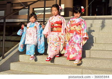 Shichigosan的三個姐妹 36695944