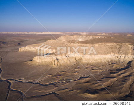 Cliff on the edge of the Ustiurt plateau 36698141