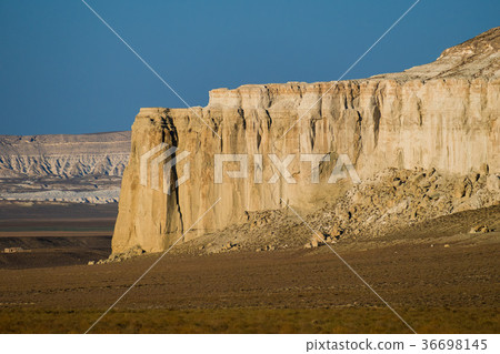 Cliff on the edge of the Ustiurt plateau 36698145
