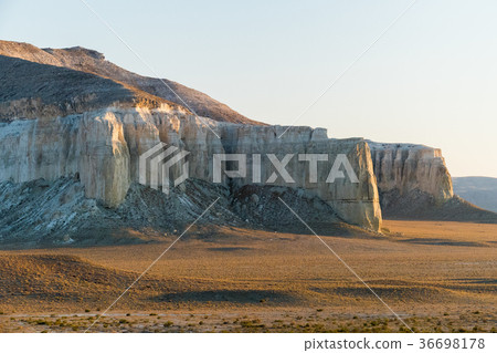 Cliff on the edge of the Ustiurt plateau 36698178