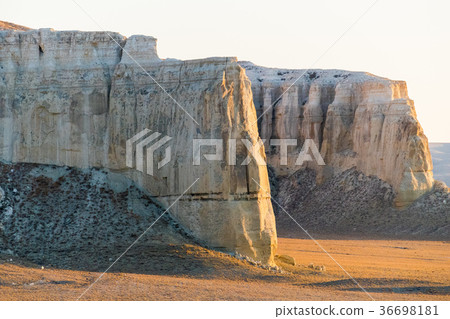 Cliff on the edge of the Ustiurt plateau 36698181