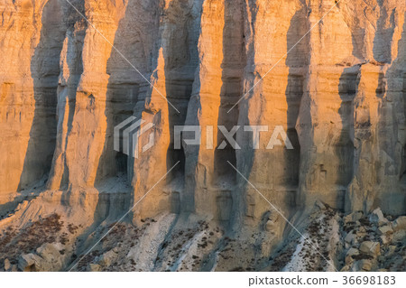 Cliff on the edge of the Ustiurt plateau 36698183