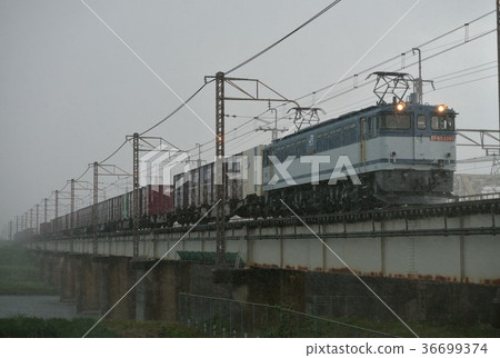 進入傾盆大雨 36699374