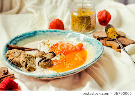 Oatmeal smoothies bowl with persimmons, raw sweets Oatmeal smoothies bowl with persimmons, raw sweets 36700005