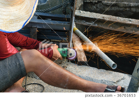 Working for drain cleaning 36701653