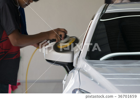 Cleaning the car Cleaning the car 36701659