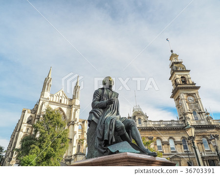Robert Burns statue, Dunedin Town Hall and St. Pau 36703391