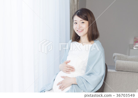 Pregnant woman Pregnant woman 36703549