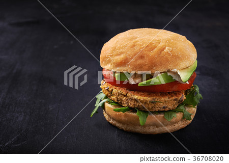 veggie chickpie burger 36708020