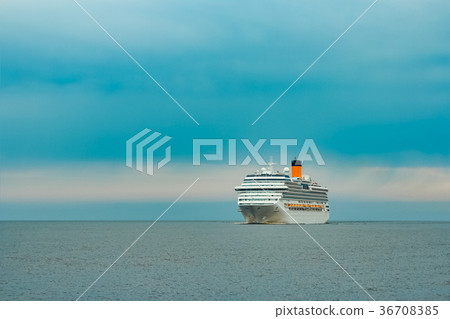 Large royal cruise liner Large royal cruise liner 36708385