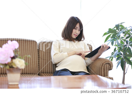 Maternity woman sitting on couch Maternity woman sitting on couch 36710752